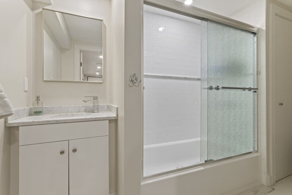 19 Warren Avenue Saugus, MA 01906 - Photo 28 of 41