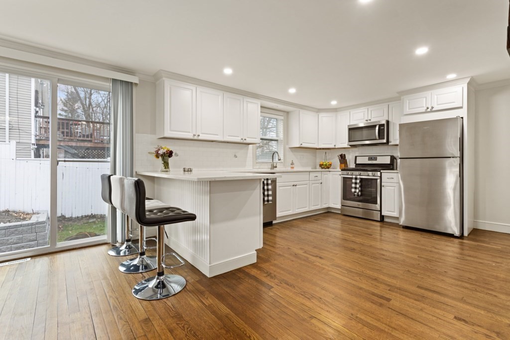 19 Warren Avenue Saugus, MA 01906 - Photo 7 of 41