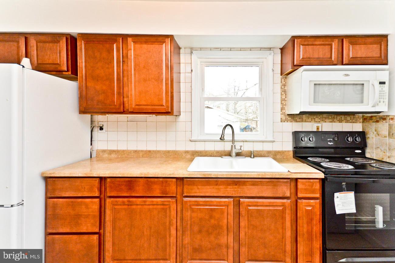 14302 Duckett Road Brandywine, MD 20613 - Photo 8 of 25 Kitchen