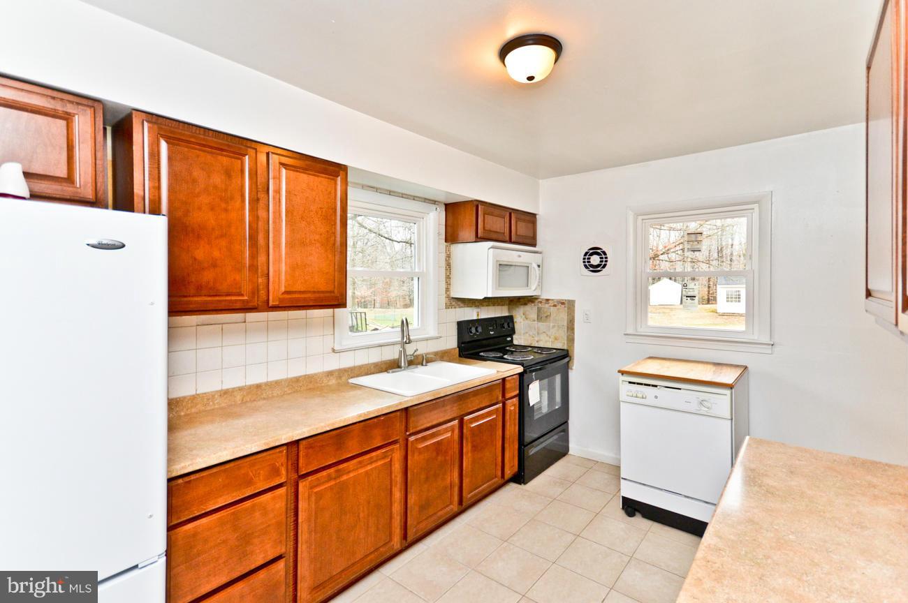 14302 Duckett Road Brandywine, MD 20613 - Photo 10 of 25 Kitchen another view