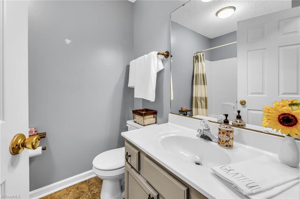 39 Hasty Hill Road Thomasville, NC 27360 - Photo 13 of 28