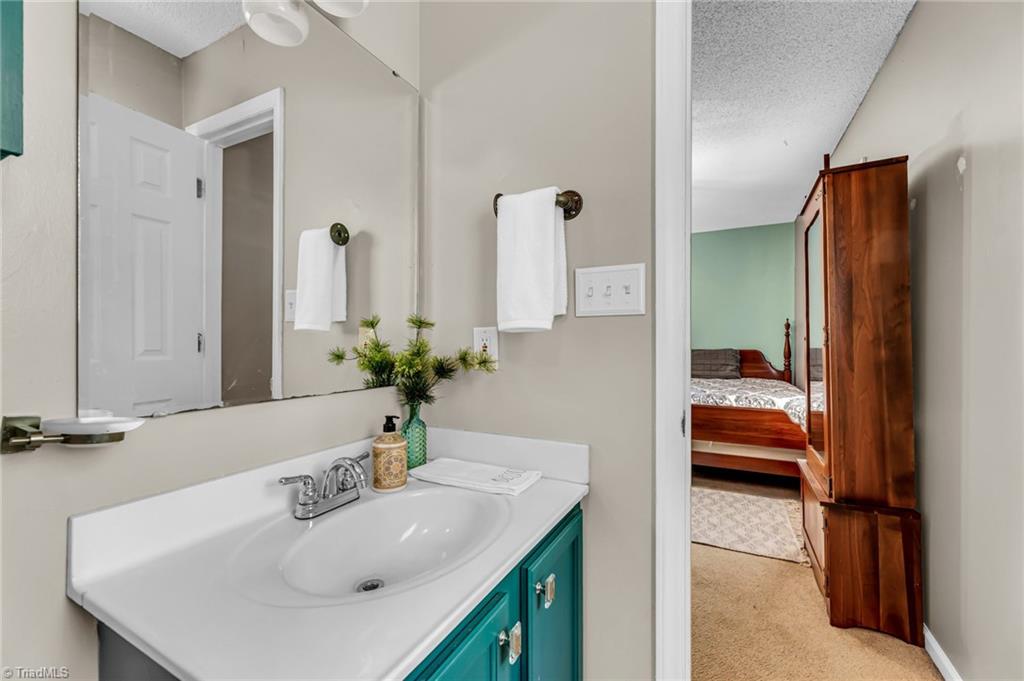 39 Hasty Hill Road Thomasville, NC 27360 - Photo 17 of 28