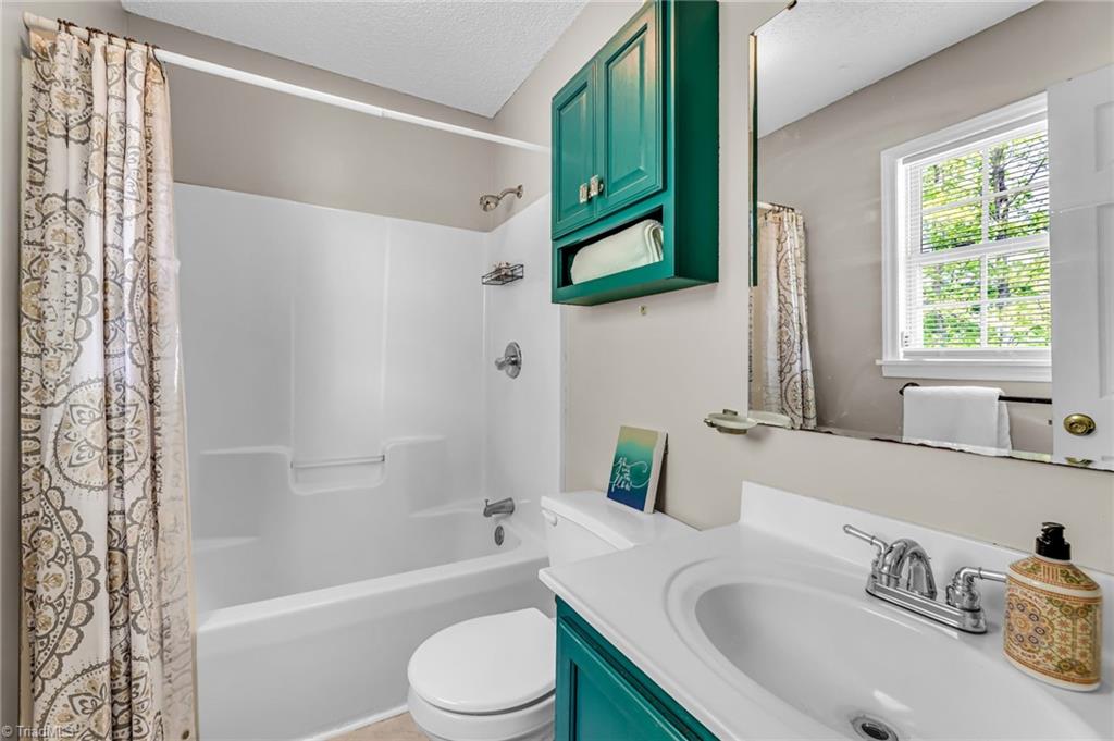39 Hasty Hill Road Thomasville, NC 27360 - Photo 18 of 28