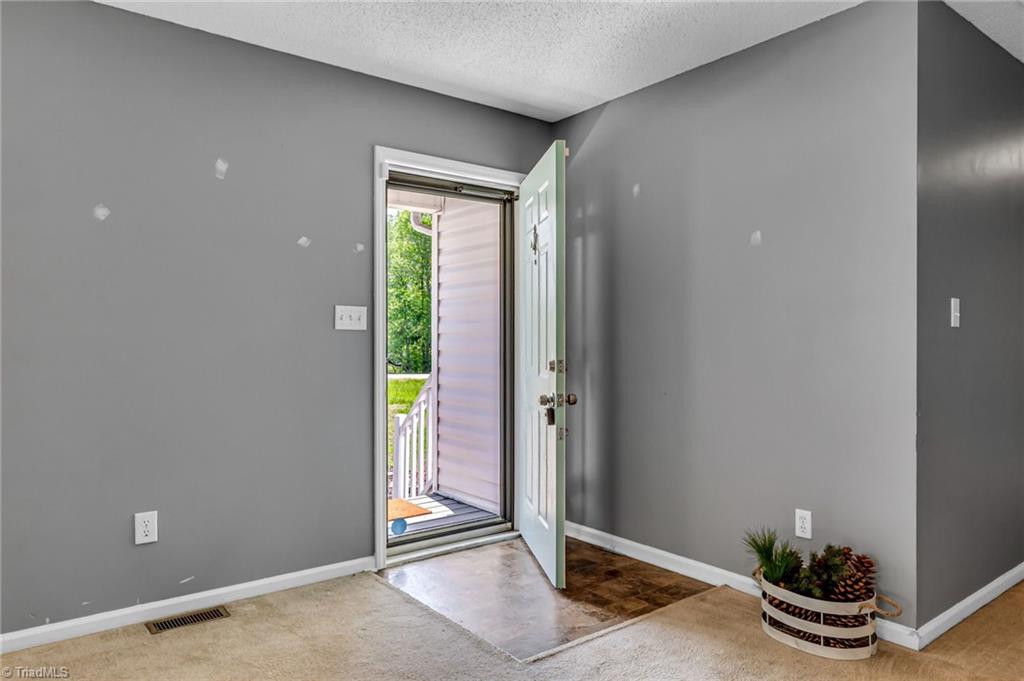 39 Hasty Hill Road Thomasville, NC 27360 - Photo 3 of 28