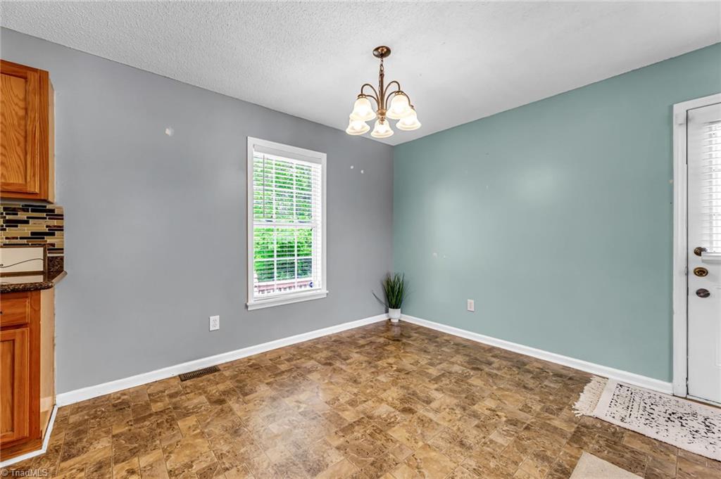 39 Hasty Hill Road Thomasville, NC 27360 - Photo 7 of 28