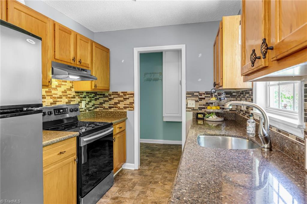 39 Hasty Hill Road Thomasville, NC 27360 - Photo 8 of 28