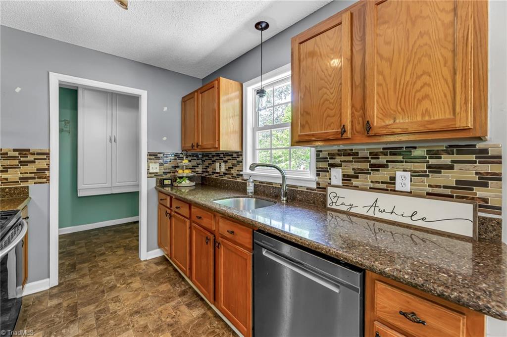 39 Hasty Hill Road Thomasville, NC 27360 - Photo 9 of 28