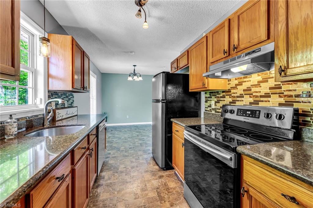 39 Hasty Hill Road Thomasville, NC 27360 - Photo 10 of 28