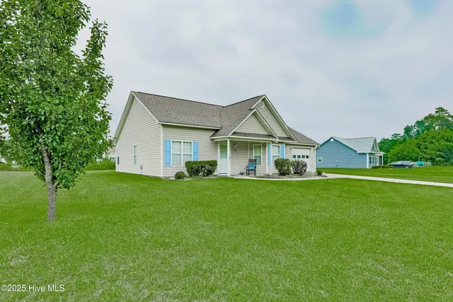 $245,000 | 129 Phillip Mills Drive, Teachey, NC 28464