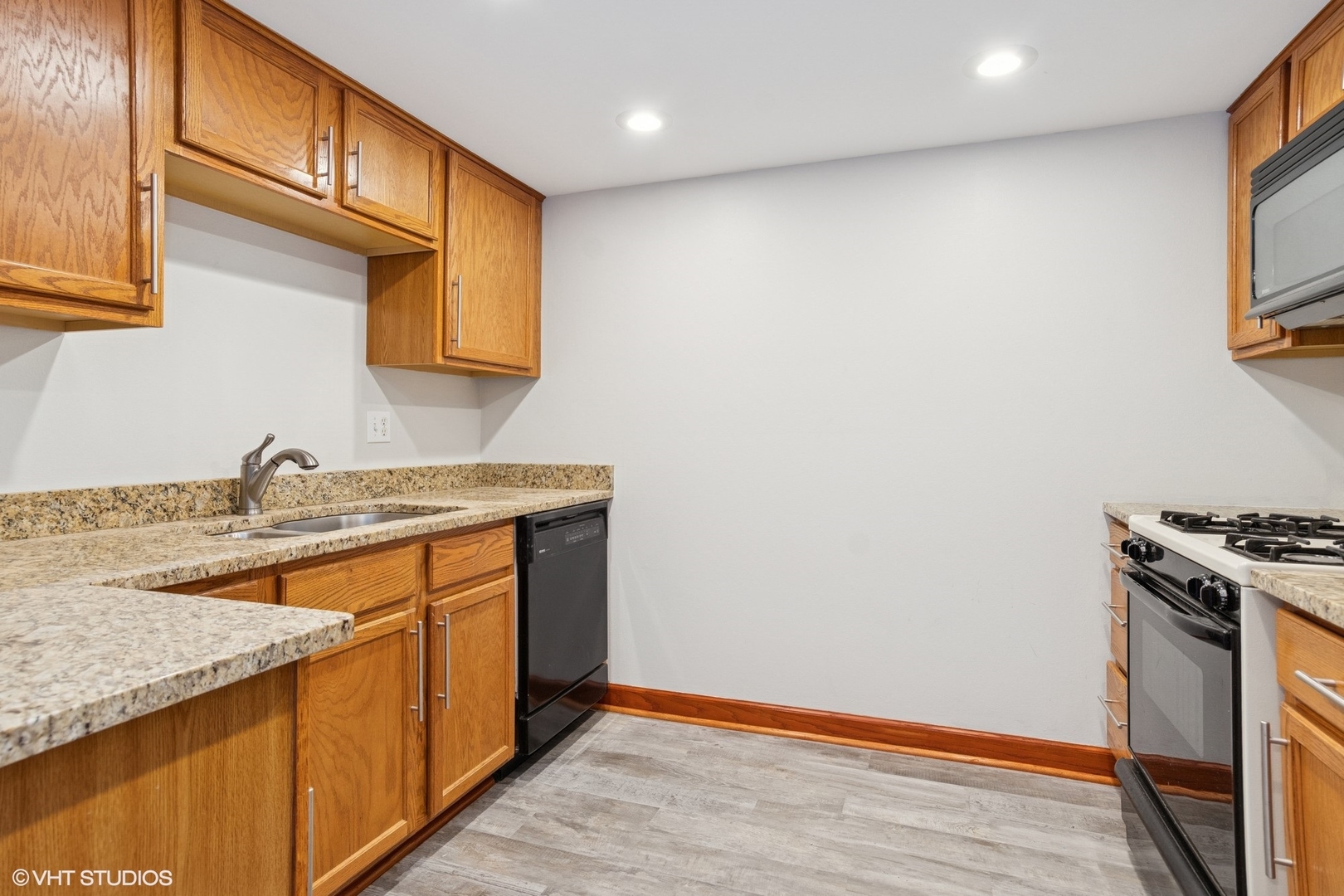 114 East Bailey Road, Unit L Naperville, IL 60565 - Photo 3 of 11