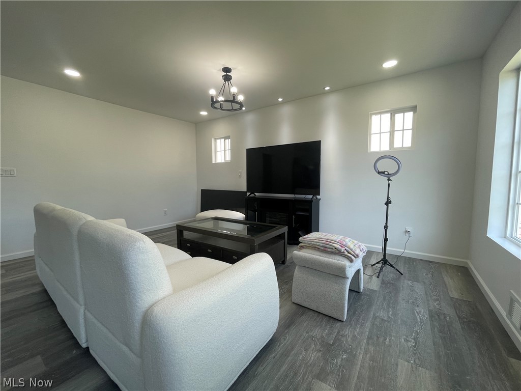7915 Snow Road Parma, OH 44129 - Photo 10 of 44 Living Room