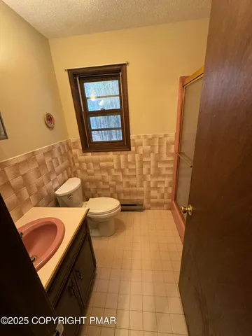 $2,300 | 7 Hillside Court, East Stroudsburg, PA 18301