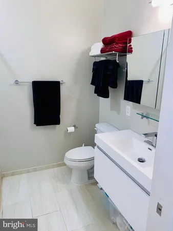 $1,700 | 989 South Buchanan Street, Unit 423, Arlington, VA 22204