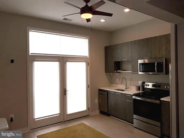 $1,700 | 989 South Buchanan Street, Unit 423, Arlington, VA 22204