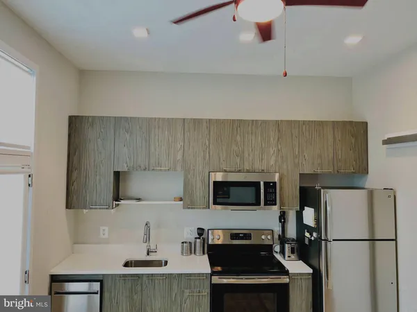 $1,700 | 989 South Buchanan Street, Unit 423, Arlington, VA 22204