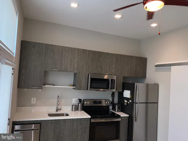 $1,700 | 989 South Buchanan Street, Unit 423, Arlington, VA 22204