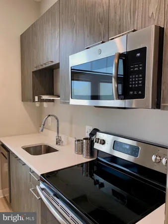 $1,700 | 989 South Buchanan Street, Unit 423, Arlington, VA 22204