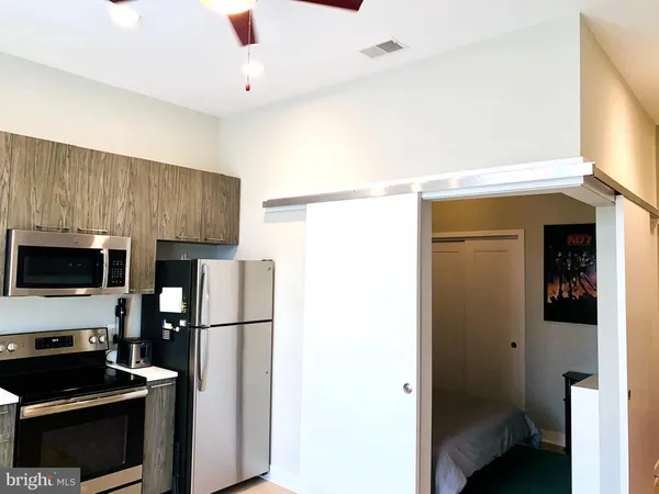 $1,700 | 989 South Buchanan Street, Unit 423, Arlington, VA 22204