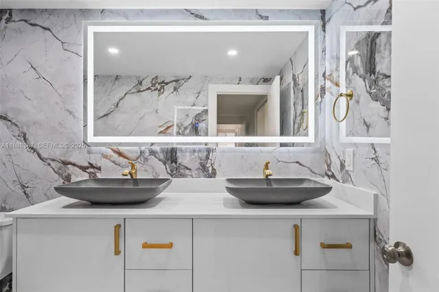 $639,000 | 823 Southwest 27th Street, Fort Lauderdale, FL 33315