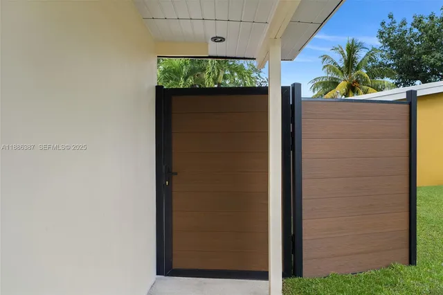 $639,000 | 823 Southwest 27th Street, Fort Lauderdale, FL 33315