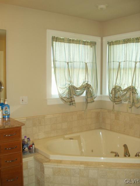 1450 Fox Run Road Easton, PA 18040 - Photo 16 of 20 Gallery Image 16