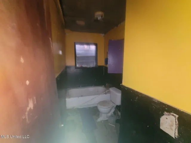 $10,000 | 251 East Ash Street, Jackson, MS 39202