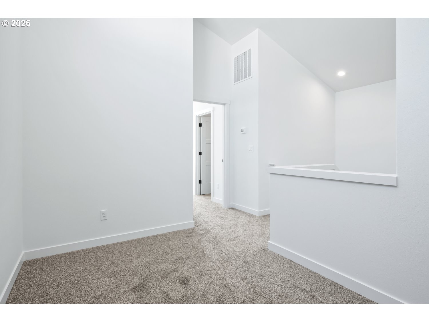 41900 Deschutes Avenue, Unit 81B Sandy, OR 97055 - Photo 15 of 33 a view of an empty room