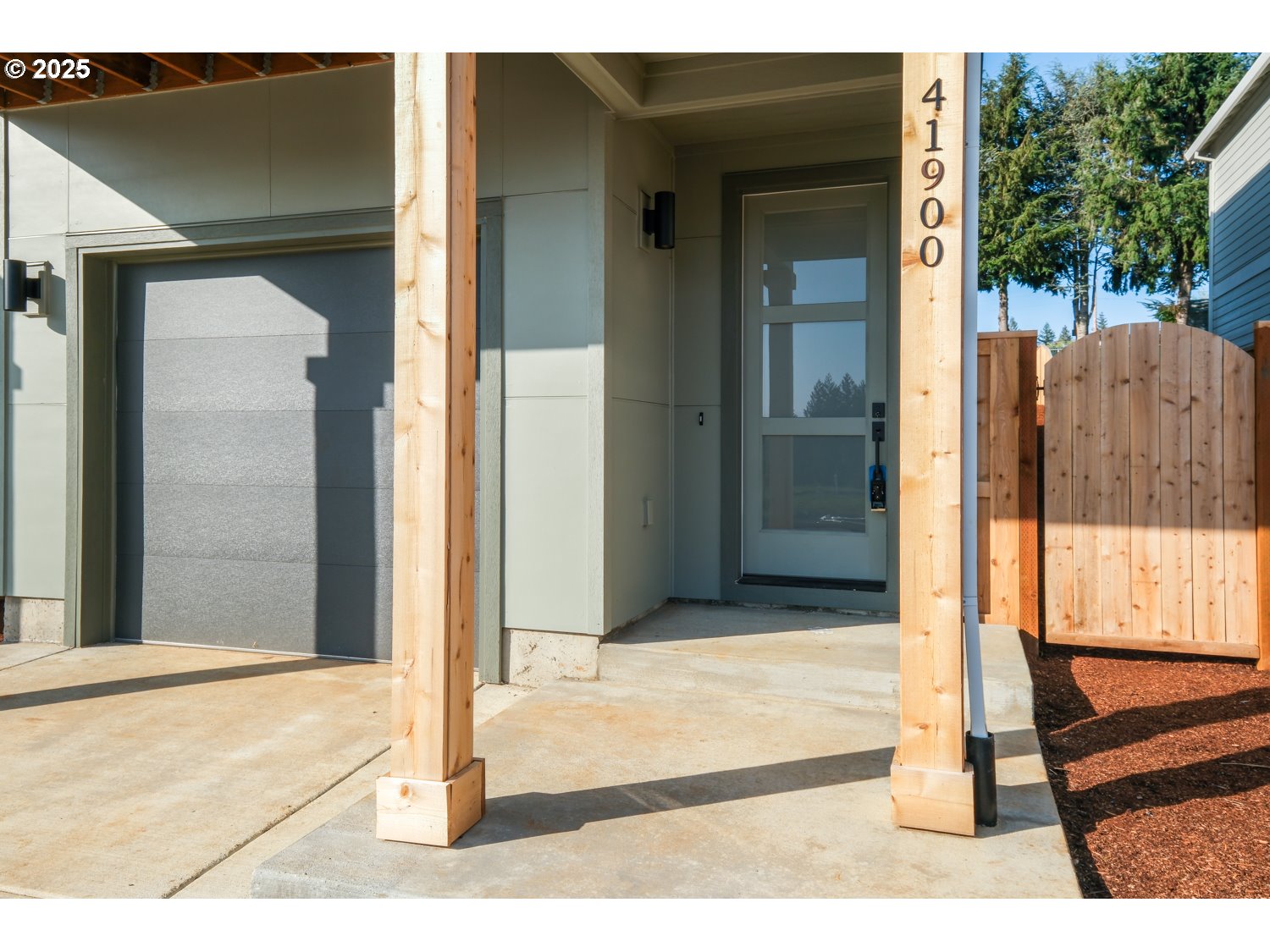 41900 Deschutes Avenue, Unit 81B Sandy, OR 97055 - Photo 31 of 33 a view of a porch with a table and chairs