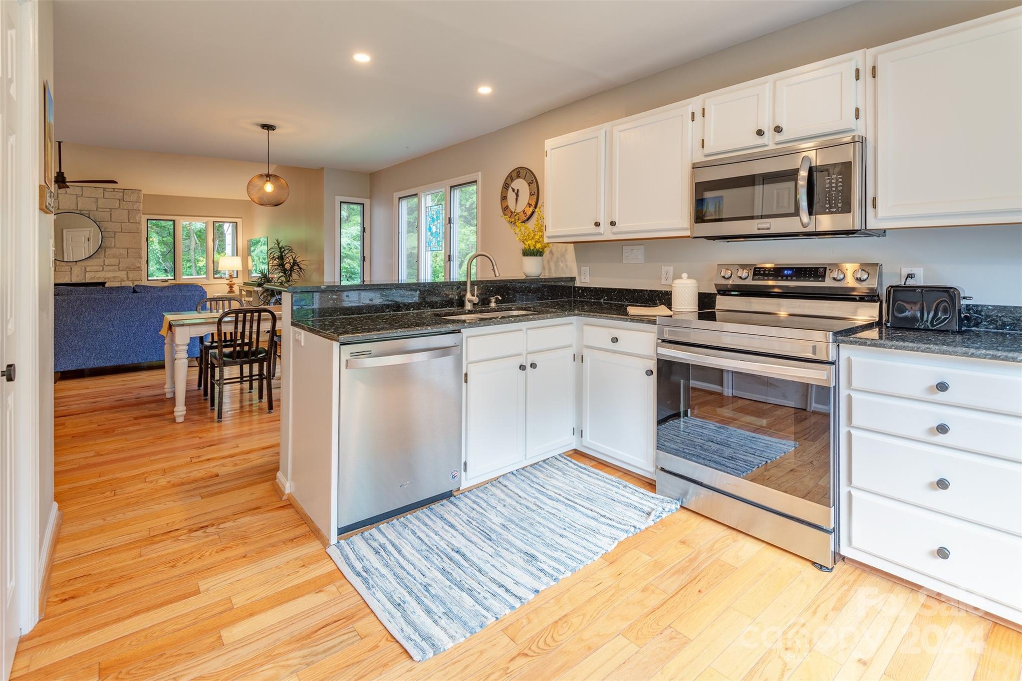 122 Beaver Ridge Road Asheville, NC 28804 - Photo 16 of 39 Gallery Image 16