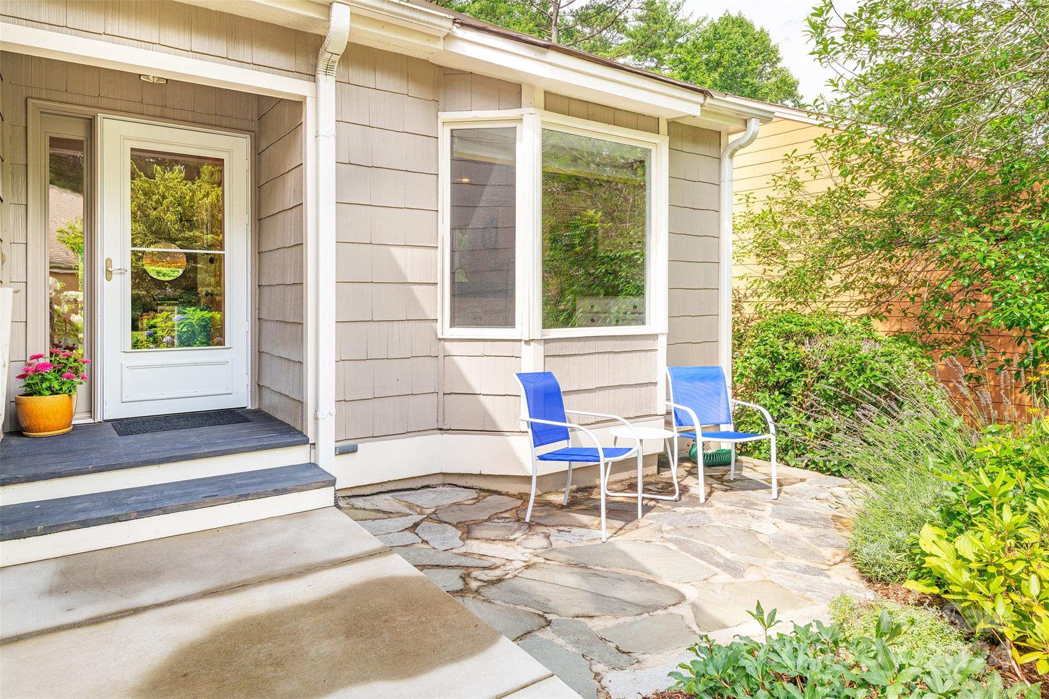 122 Beaver Ridge Road Asheville, NC 28804 - Photo 2 of 39 Gallery Image 2