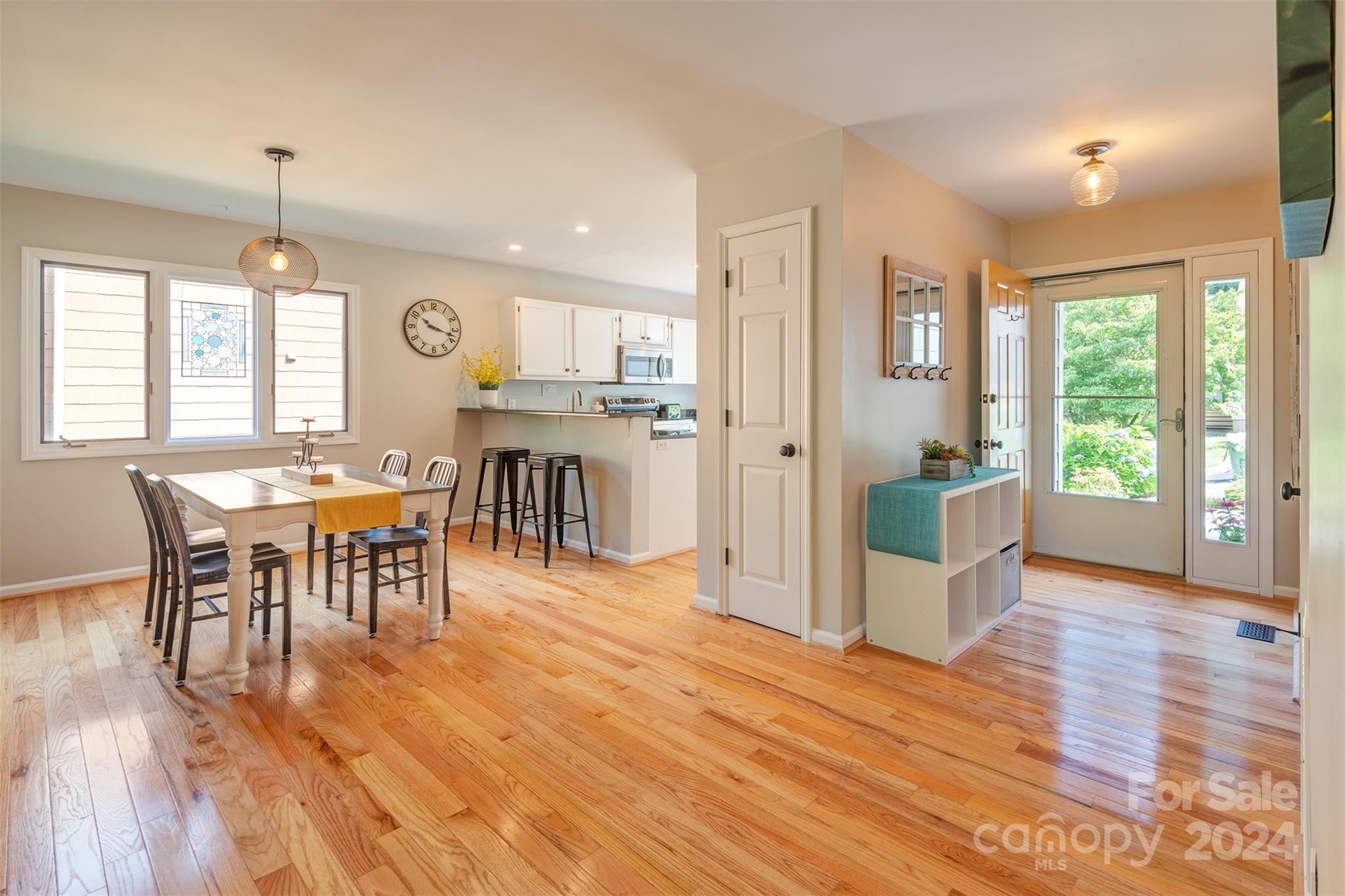 122 Beaver Ridge Road Asheville, NC 28804 - Photo 3 of 39 Gallery Image 3