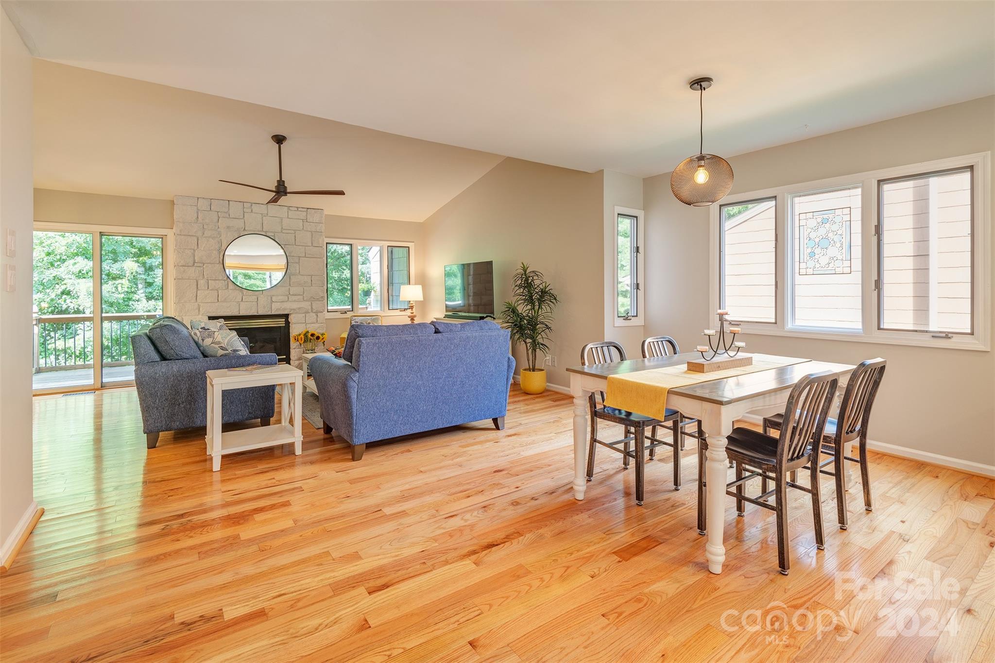 122 Beaver Ridge Road Asheville, NC 28804 - Photo 4 of 39 Gallery Image 4