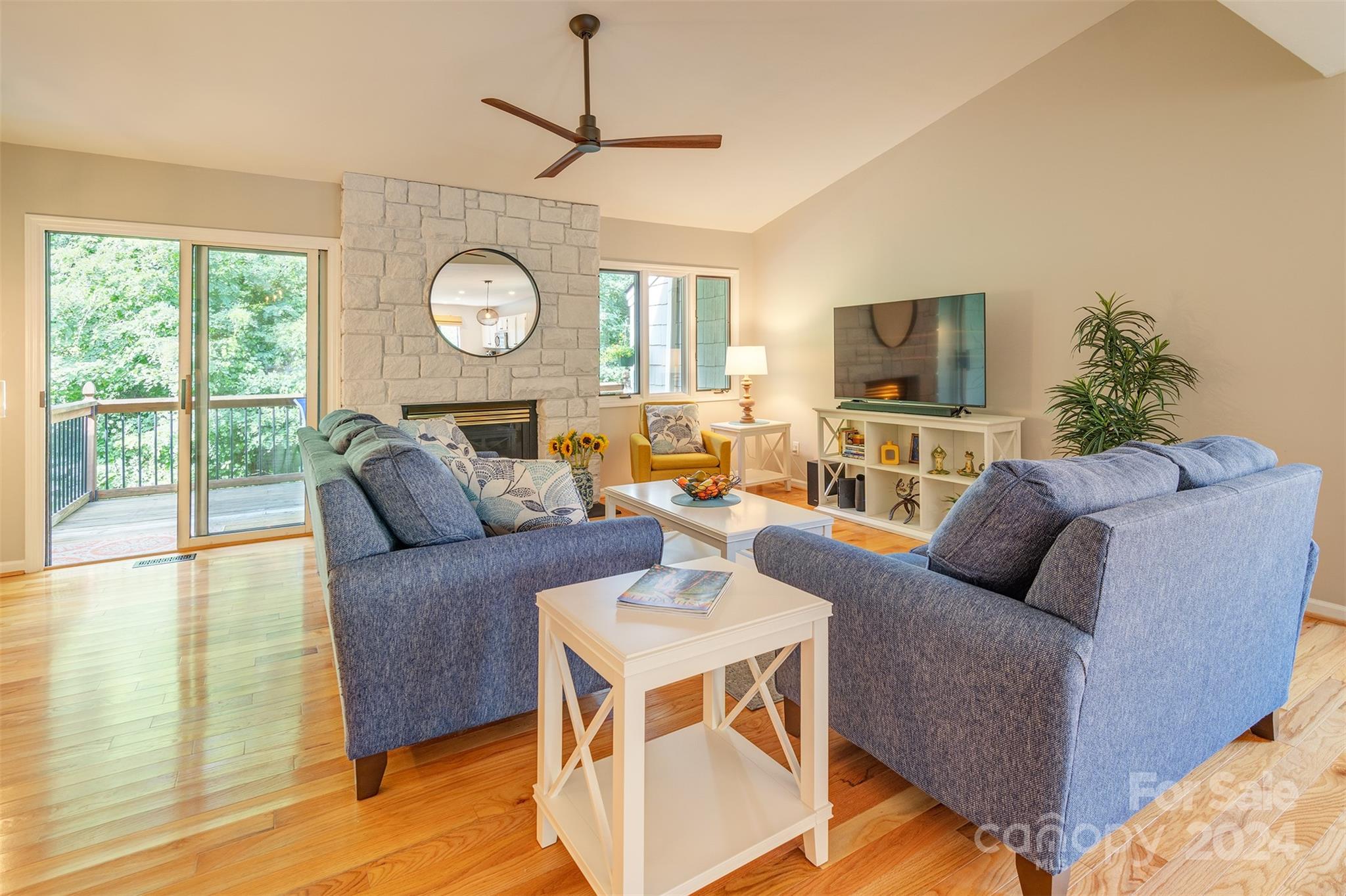 122 Beaver Ridge Road Asheville, NC 28804 - Photo 5 of 39 Gallery Image 5