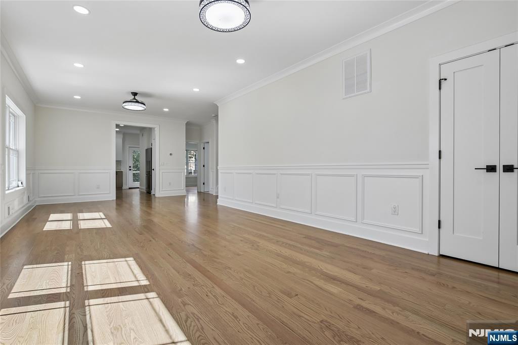 318 East Halsey Road Parsippany, NJ 07054 - Photo 5 of 38