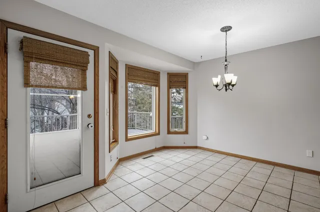 $689,900 | 2970 Western Avenue North, Roseville, MN 55113