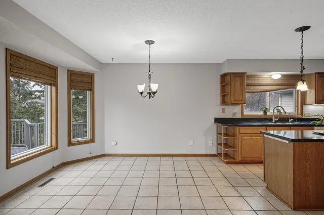 $689,900 | 2970 Western Avenue North, Roseville, MN 55113