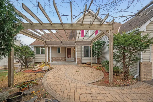 $689,900 | 2970 Western Avenue North, Roseville, MN 55113