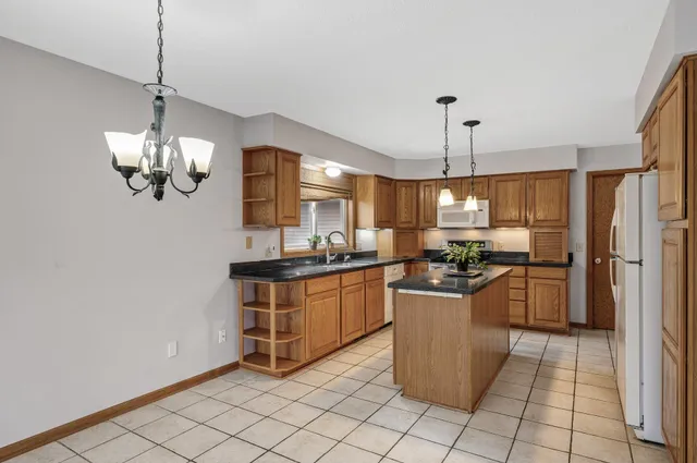 $689,900 | 2970 Western Avenue North, Roseville, MN 55113