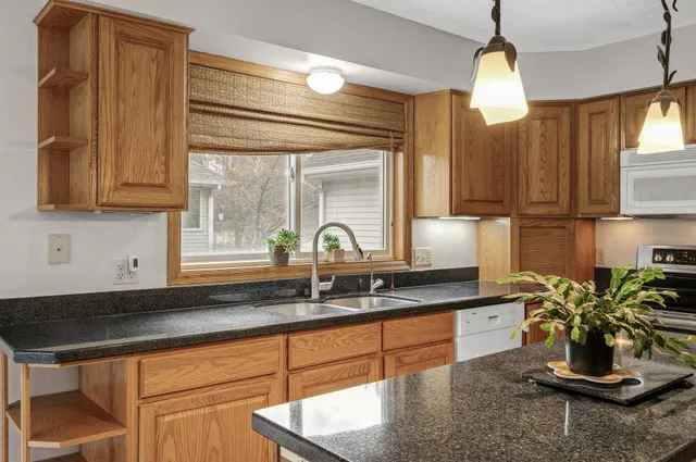 $689,900 | 2970 Western Avenue North, Roseville, MN 55113