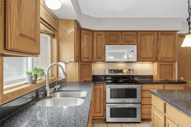 $689,900 | 2970 Western Avenue North, Roseville, MN 55113