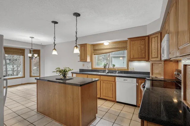 $689,900 | 2970 Western Avenue North, Roseville, MN 55113