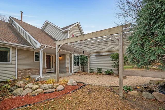 $689,900 | 2970 Western Avenue North, Roseville, MN 55113