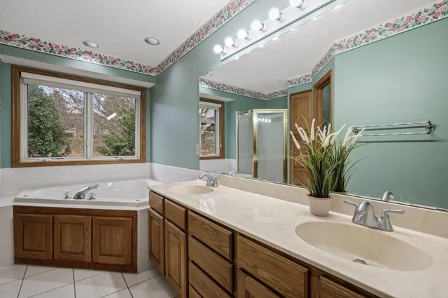 $689,900 | 2970 Western Avenue North, Roseville, MN 55113