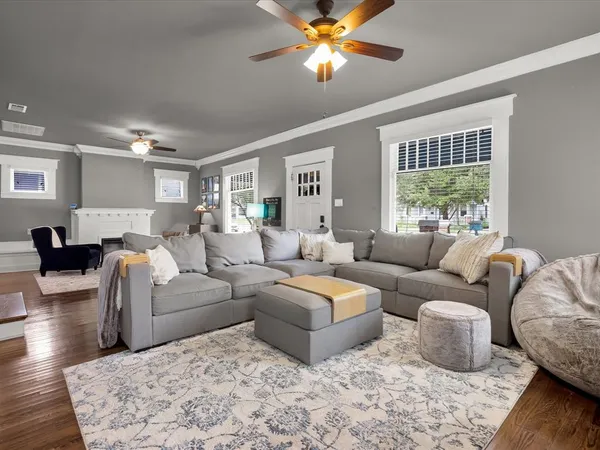 $3,300 | 1942 Fairmount Avenue, Fort Worth, TX 76110