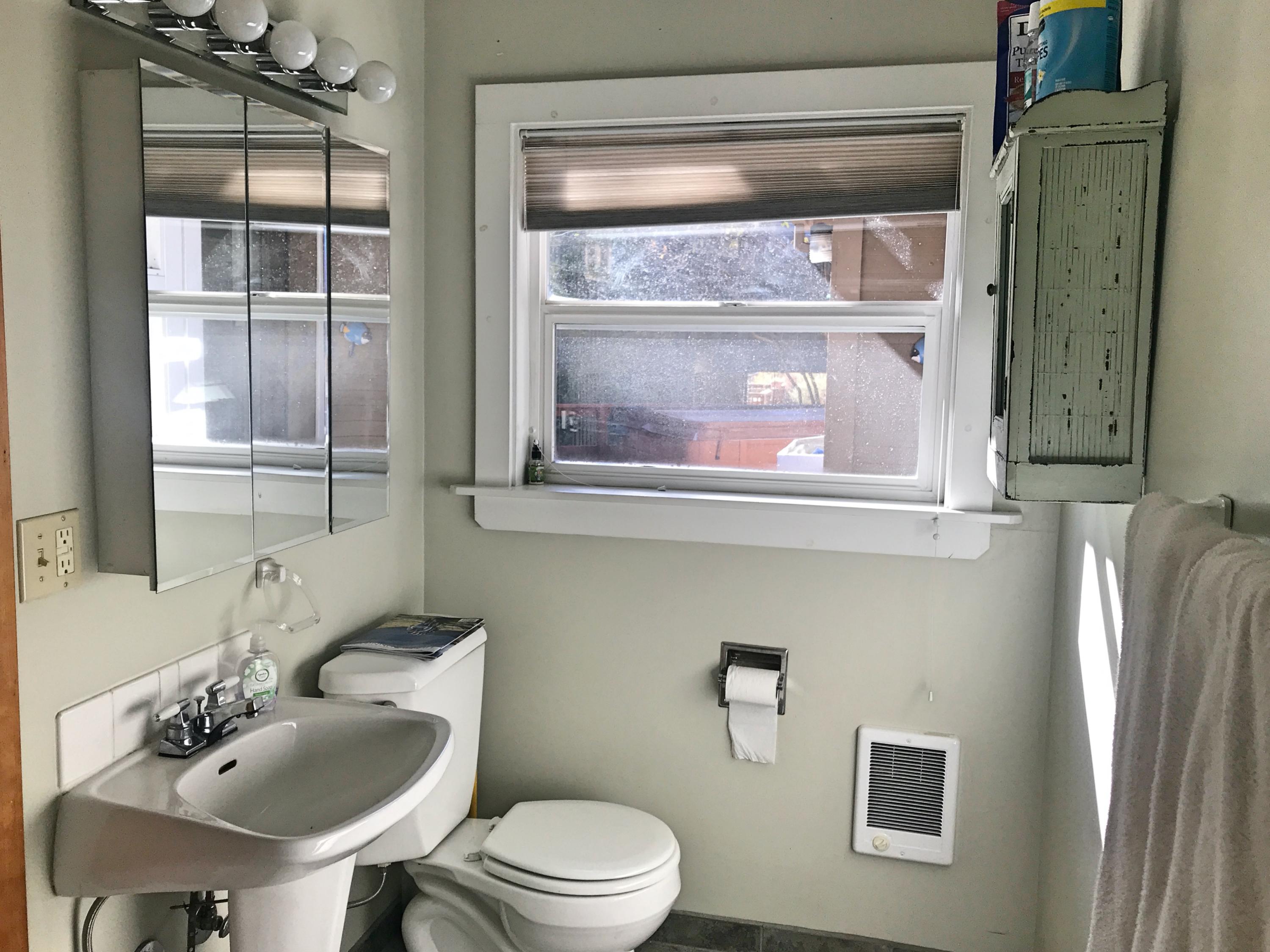 1973 Northwest Awbrey Road Bend, OR 97703 - Photo 15 of 24 GuestBathroom