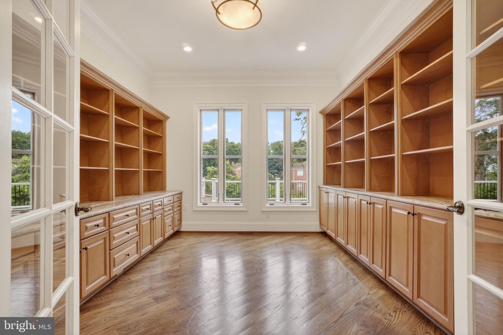 7112 Georgetown Pike McLean, VA 22101 - Photo 17 of 59 Private Office with Built-In
