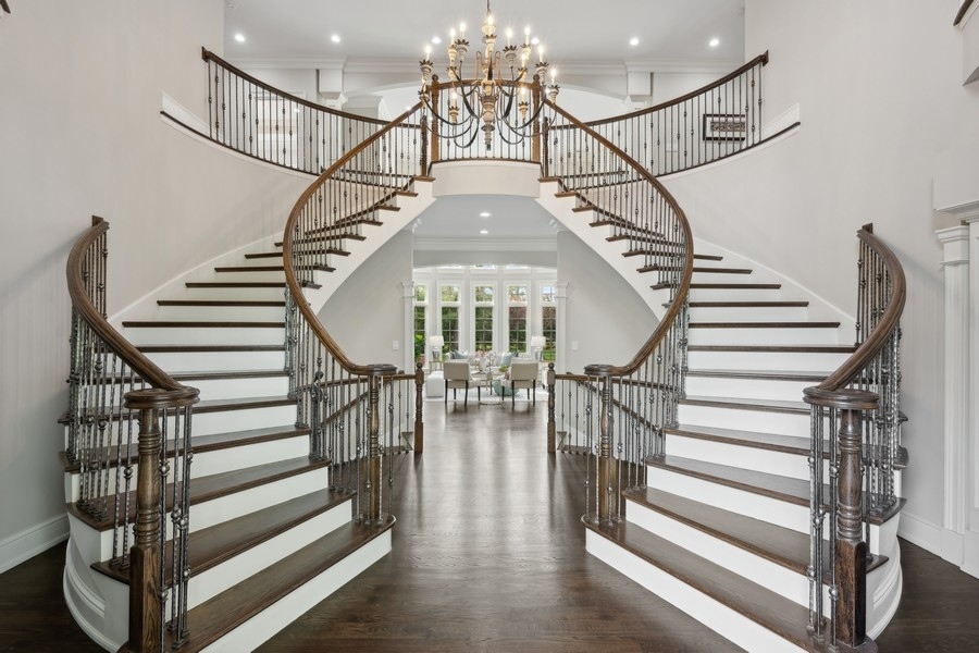 2 Bristol Road Northfield, IL 60093 - Photo 4 of 52 a view of entryway