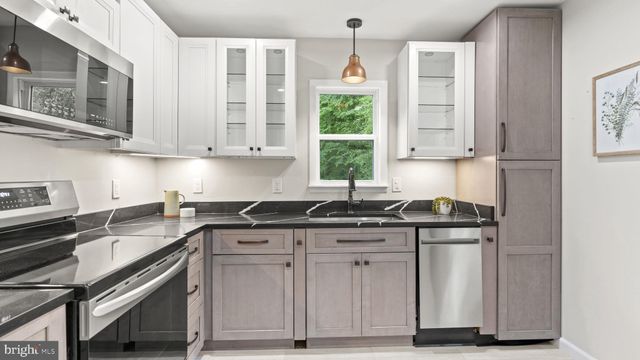 $464,000 | 14520 Del Mar Drive, Woodbridge, VA 22193