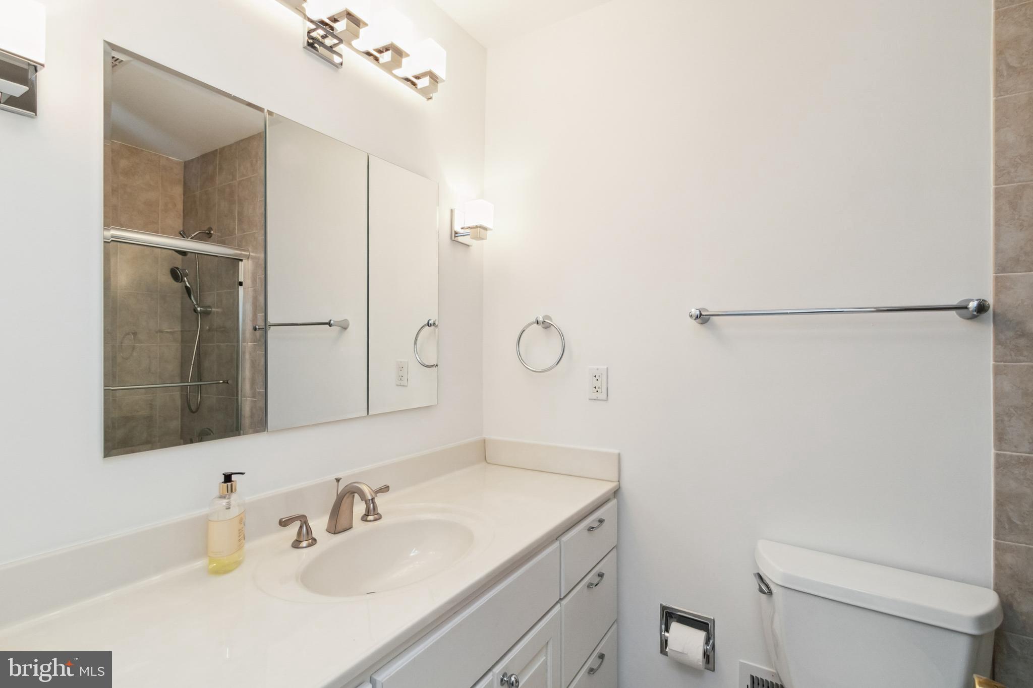 8708 Kerry Lane Springfield, VA 22152 - Photo 12 of 32 Gallery Image 12