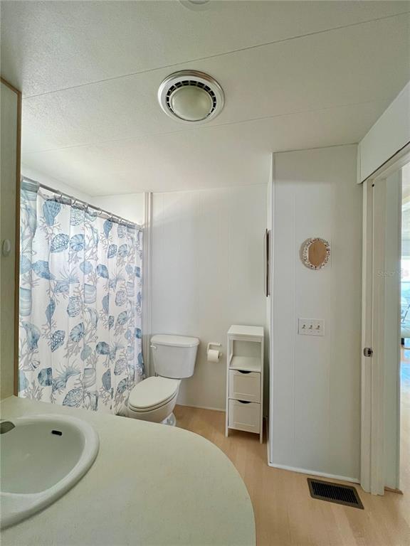 1100 South Belcher Road, Unit 57 Largo, FL 33771 - Photo 33 of 59 a bathroom with a sink and a tub